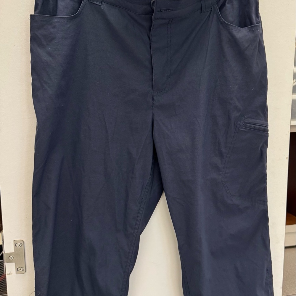 Eddie Bauer women’s capri navy blue 12